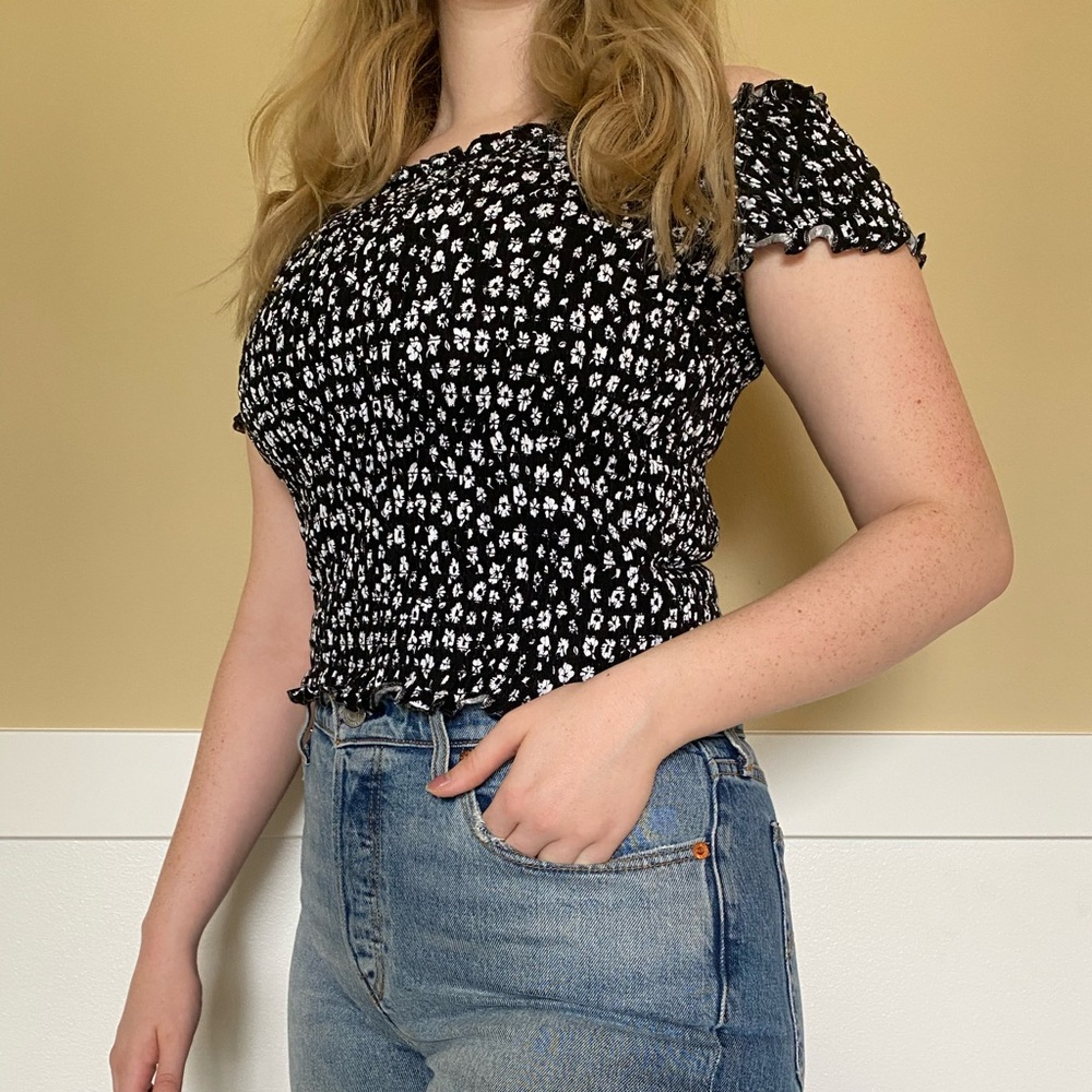 ✨SO Off Shoulder Smocked Daisy Crop Top ✨